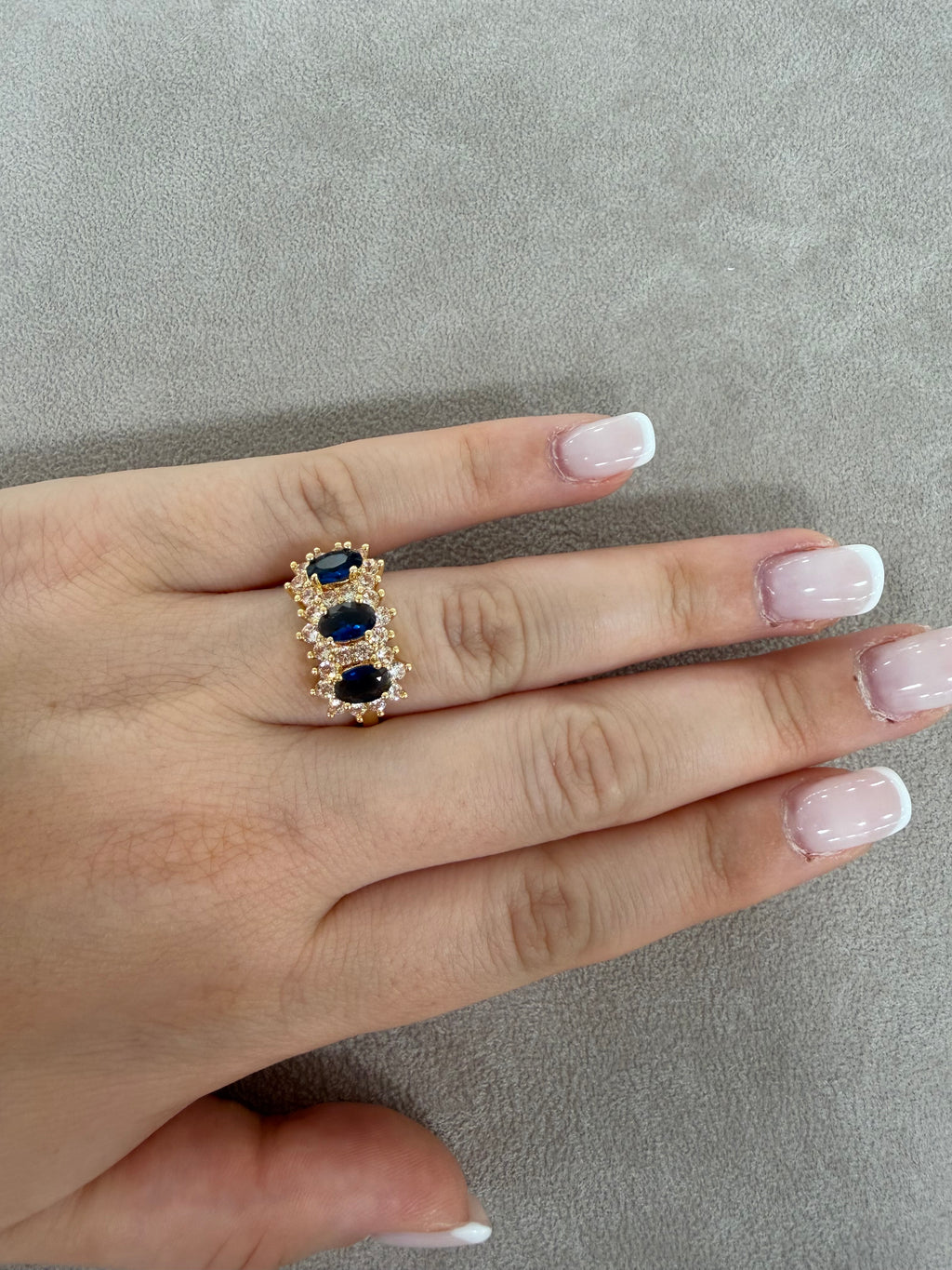 Anello Trilogy in Acciaio Gold con Zirconi Zaffiro