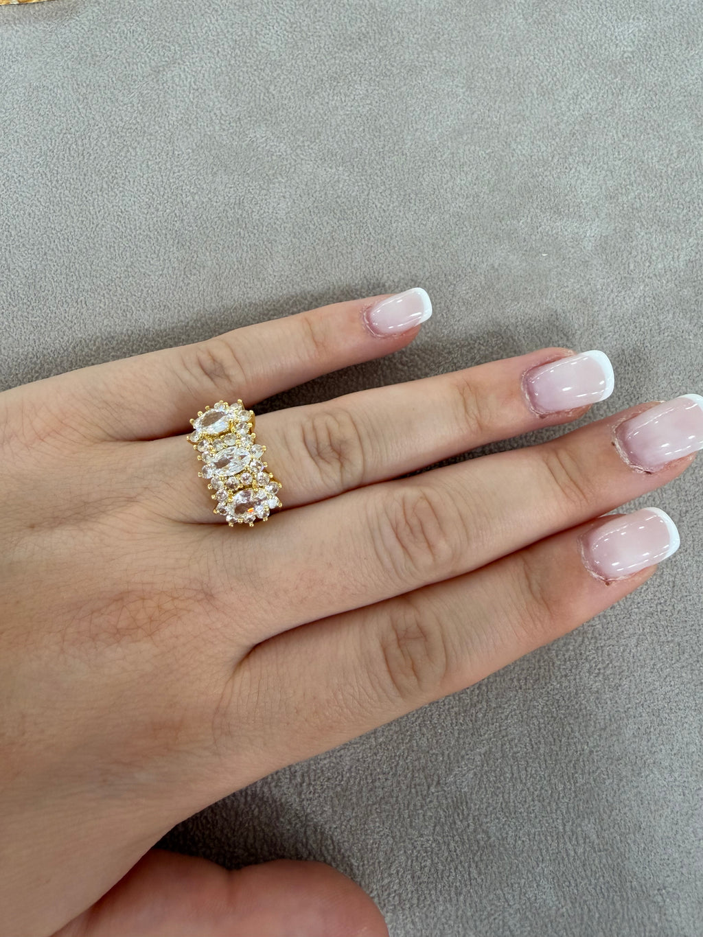 Anello Trilogy in Acciaio Gold con Zirconi Crystal