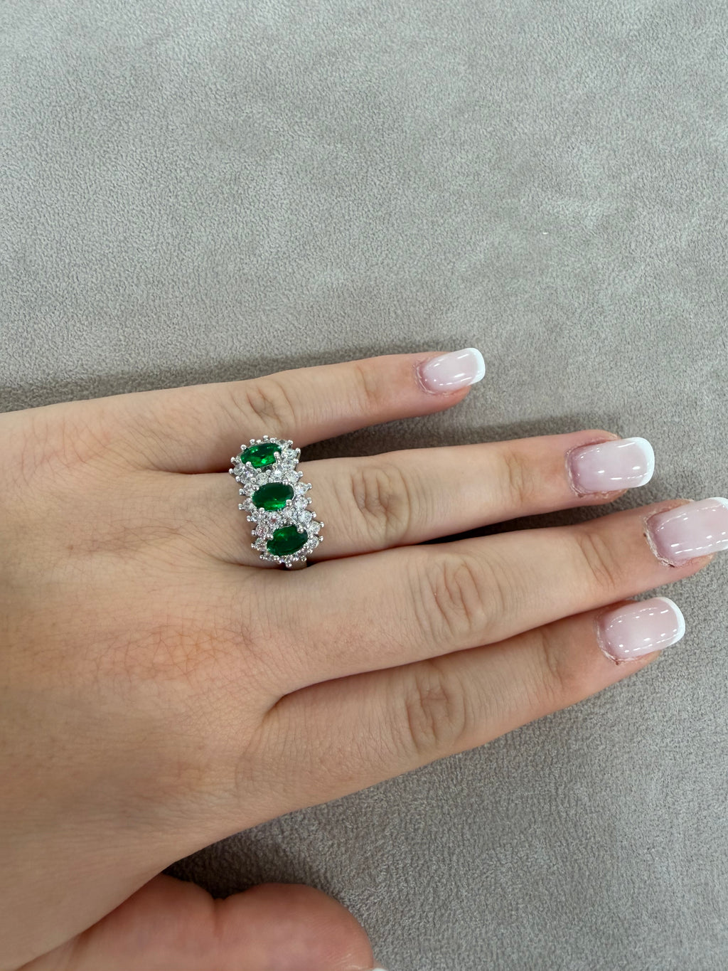 Anello Trilogy in Acciaio Silver con Zirconi Smeraldo