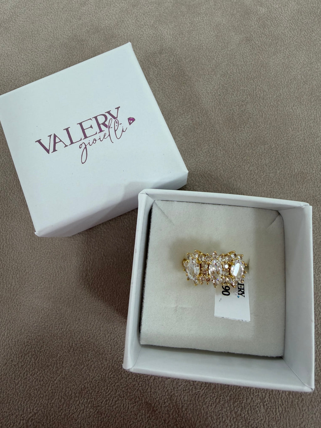 Anello Trilogy in Acciaio Gold con Zirconi Crystal