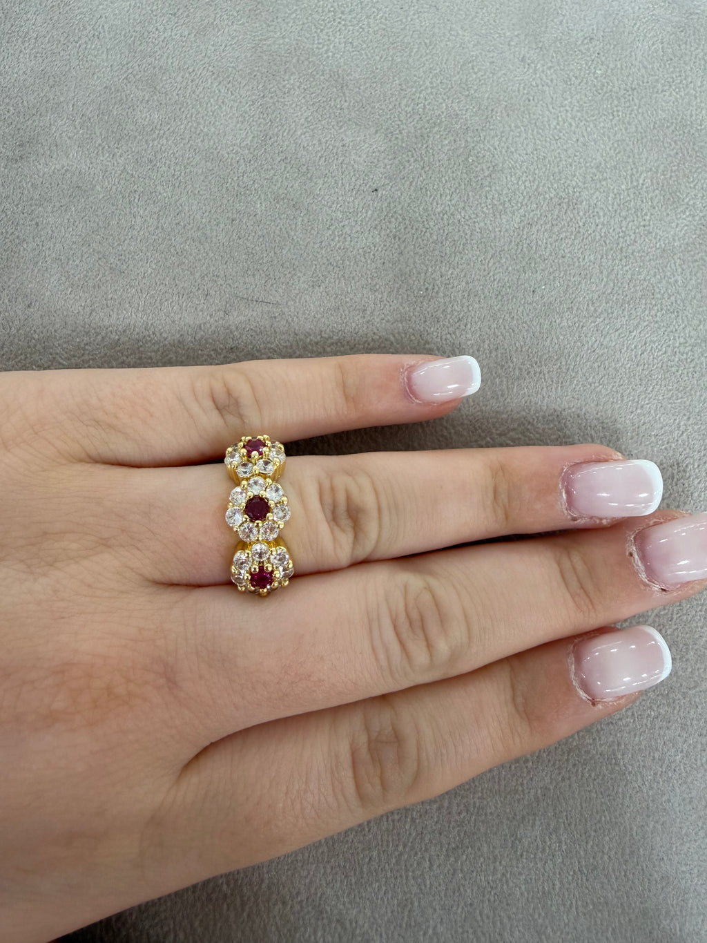 Anello Fiore in Acciaio Gold con Zirconi Rubino