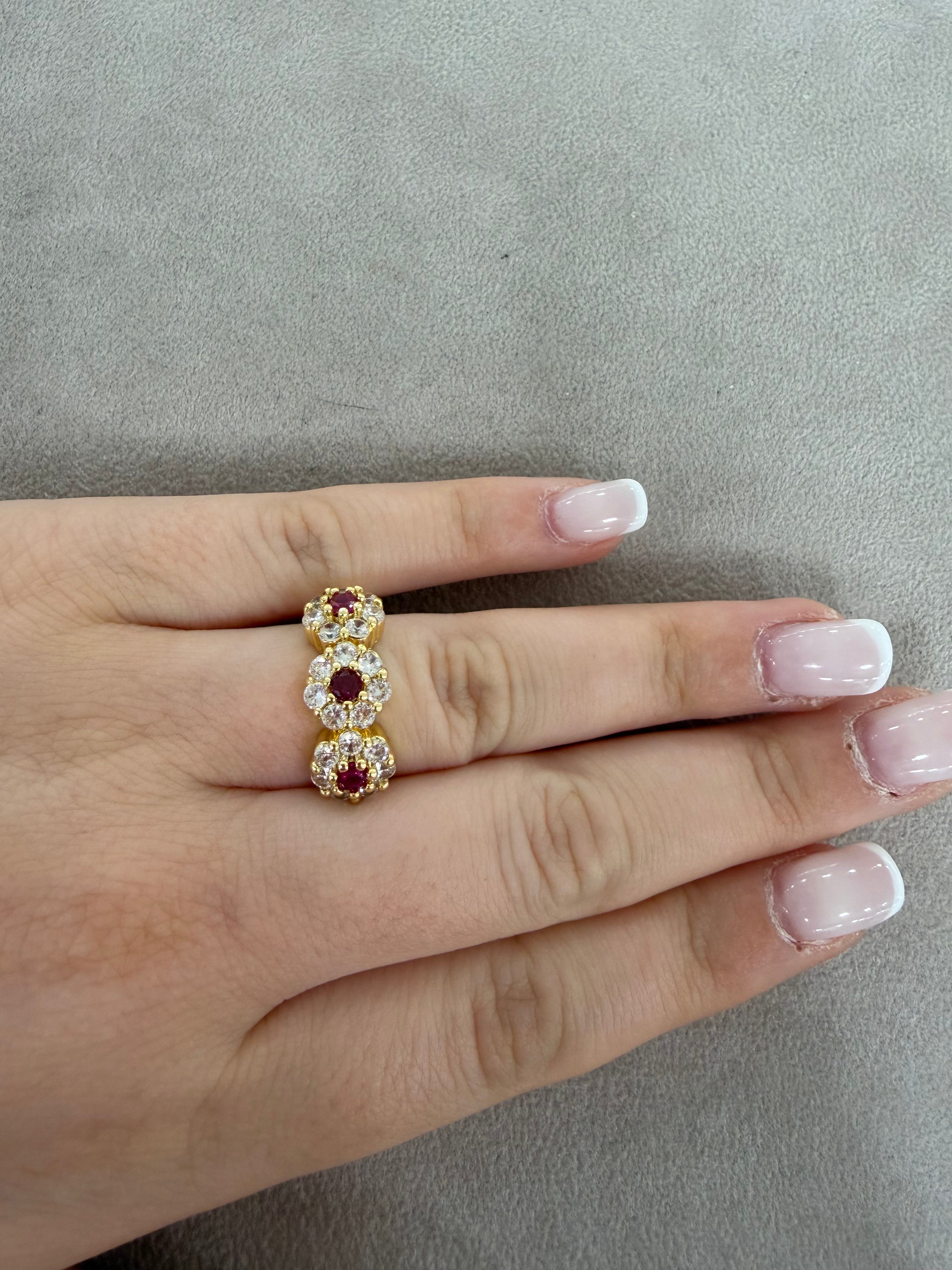 Anello Fiore in Acciaio Gold con Zirconi Rubino